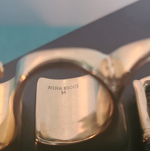 Nina Ricci 4 Finger Ring - Picture 7 of 14